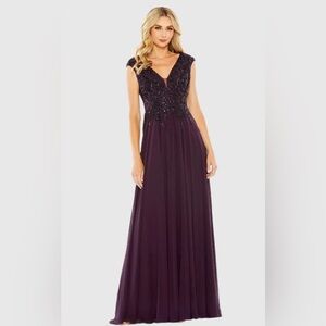 Applique Cap Sleeve Bodice Flowy Gown Size 2 Color Aubergine New with Tags